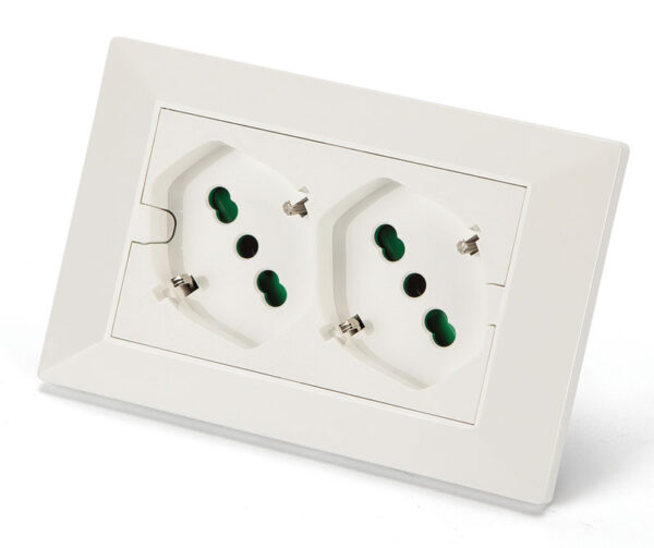 Multipresa universale Opera Bipasso/Schuko