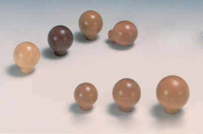 Pomolo in legno per sportelli e cassetti art.516